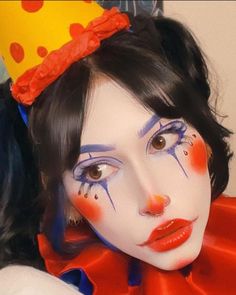 Lady Clown Costume, Halloween Makeup Clown Cute, Clowns Makeup Cute, Pretty Clown Makeup Easy, Beautiful Clown Makeup, Cute Halloween Clown Makeup, Classy Clown Costume, Clown Make Up Cute, Pomni Makeup Look