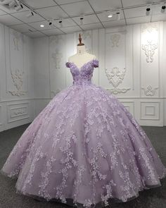 Quince Dresses Lilac, Light Purple Quince Dresses, Quince Purple, Purple Quince Dress, Lavender Ball Gown, Purple Quinceanera Theme, Vestido Color Lila, Lavender Quinceanera Dresses, Lavender Quinceanera