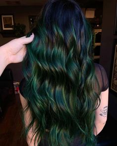 33+ Best Colorful Christmas Hair Colors To Rave Over - Kat and Blossom Witchy Hair, Summer Hair Color Ideas, Hair Color And Cut, Christmas Hair, Summer Hair Color, Hair Dye Colors, Hairstyles For Short Hair