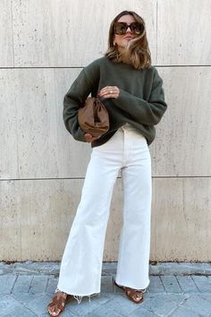 White Pants Outfit, White Jeans Outfit, Outfit Jeans, Wedding Guest Outfit Summer, Mode Inspo, Outfits Spring, Mom Outfits, Guest Outfit, Business Casual Outfits