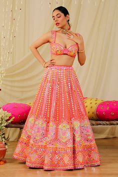 Floral Bridal Lehenga, Sweetheart Neckline Blouse, Kurta Lehenga, Embroidery Mirror, Mirror Work Lehenga, Navratri Dress, Orange Mirror, Mehendi Outfits, Wedding Lehenga Designs