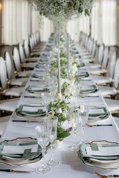 white wedding, greenery, long table decorations, hanging centerpieces, tender wedding, minimalism Wedding Dinner Table Setting, Round Wedding Tables, Wedding Table Setup, Green Bridal Showers, Geeky Wedding, Plain Wedding Dress, First Communion Decorations, Communion Decorations, Wedding Table Designs