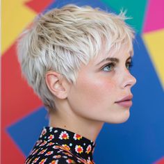 50 Elegante Pixie Cut Frisuren für Jede Gesichtsform Pixie Hair Wet Look, Soft Pixie Haircut Fine Hair, 60s Pixie Haircut, Pixie Over 50, Pixie 2024, Very Short Pixie Cuts, Platinum Pixie, Short Spiky Hairstyles