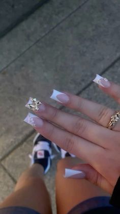 White Acrylics With Gems, Nail Charms Aesthetic, Nail Inspo Gold And White, Nail For Valentines Day, Short Nails Bling, Short Baddie Nail Ideas, White And Gold Nail Ideas, Basic White Nails, Aesthetic Fake Snap