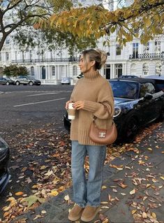 How To Style UGGs: 50+ Fashion-forward Uggs Outfits For Your Classic Mini, Ultra Mini, Slippers, Etc. - Self-Care by Sum Ugg Boots Style, Outfit With Uggs, Stile Blair Waldorf, Adrette Outfits, Cute Thanksgiving Outfits, Fest Outfits, Estilo Indie, Outfit Vintage