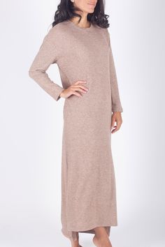 Need an everyday comfortable basic? The Reese is a versatile long sleeve maxi T-shirt dress for daily errand runs, lounging at home, or your next vacation. The ribbed knit material is the perfect weight for a multi seasonal piece. This dress although loose and comfortable, was designed to drape flatteringly over your natural shape. Dress it up or down with your favorite accessories. Fabric: 77% Polyester, 19% Nylon, 4% Spandex Lining: no Pockets: yes Stretch: medium Type: loose Length: 51" Sleev Shape Dress, Kimono Sweater, Skirt Jumpsuit, Shirt Model, Long Sleeve Maxi, Dress Long Sleeve, Flat Iron, Swimsuit Cover, Sweatshirt Dress