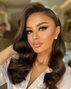 Hollywood Waves Wedding Medium Hair, Arabic Bride Makeup, Arab Wedding Hairstyles, Makeup Looks For Brides, Glam Wedding Hair, Hairstyle Ideas For Long Hair, Glamorous Wedding Hair, Make Up Bride, Ideas For Long Hair