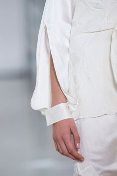 Jil Sander at Milan Spring 2016 Jill Sander, Sewing Details, 2016 Runway, Elegant Outfit Classy, Runway Pictures