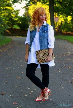 Denim Tunic Outfit, White Tunic Outfit, Tunic Outfit Fall, Tunic Outfit Ideas, Floral Tunic Outfit, Denim Vest Outfit Summer, Tunic Outfit Summer, Fall Vest Outfits