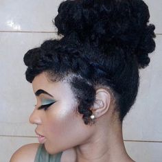 Natural Hairstyles Updo, Drop The Mic, My Hairstyle, Highlighter Eyeshadow, Beautiful Black Hair, Updo Styles, Girls Natural Hairstyles, Beautiful Natural Hair, Pelo Afro