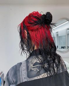 Halo Hair Color, Red Halo Hair, Dyed Hair Inspiration, Hair Inspiration Short, Halo Hair, Punk Hair, Pretty Hair Color, Hair Stylies, Hair Dye Colors