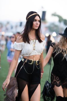 51 Estilosas Ideas De Looks Para Festivales De Música Que Puedes Usar De Inspiración – Cut & Paste – Blog de Moda Coachella Looks, Look Festival, Fest Outfits, Festival Trends, Mode Hippie, Music Festival Outfits, Estilo Hippie, Festival Inspiration, Coachella Fashion