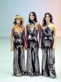 charlies angels. 70s disco fashion. pinned with Pinvolve 70s Fashion Disco, 70s Glam, Kate Jackson, Disco Style, Charlie’s Angels, Fashion 70s