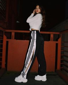 Outfits Con Pans, Adidas Pants Outfit, Joggers Outfit, Trendy Dress Outfits, Gym Outfits, Adidas Fashion, Pinterest Outfits