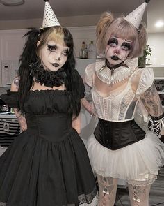 Vampire Clown Costume, Gothcore Aesthetic Outfit, Horror Circus Costume, Emo Clown Outfit, Halloween Costumes Vampire Women, Couple Clown Makeup, Clown Couple Costume, Circus Goth, Emo Halloween Costumes