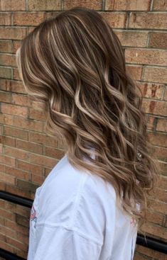 Brown Hair With Blond Highlight, Hilights On Brunette Hair, Blond Hilights On Brown Hair, Low Light And Highlights For Brown Hair, Cute Hair Ideas Color, Lowlights On Brunette Hair, Blonde Highlights Brunette Hair, Brunette Hair With White Highlights, Hilights For Brunettes