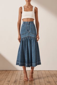 Fit and flare midi skirt in indigo with raw hem detail Flare Midi Skirt, Ropa Upcycling, Midi Flare Skirt, Shona Joy, Jeans Rock, 가을 패션, Mode Inspiration, Upcycle Clothes, Look Chic