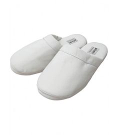 Coddle your feet morning and night in the very same soft microfiber that made our Luxe Robes so popular. The cushioned soles make these slippers soft and supple, perfect for dashing outside to retrieve the morning paper. The elegant piping adds style to this pair of wonderfully comfortable slippers.