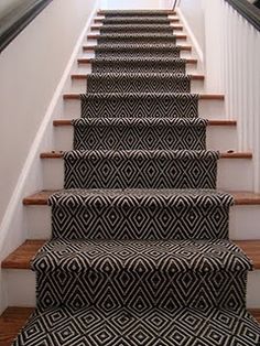 the stairs are decorated with black and white rugs