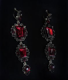 Victorian Gothic Jewelry Red, Vampire Wedding, Victorian Gothic Jewelry, Vampire Jewelry, Victorian Accessories, Iron Jewelry, Clueless Outfits, Bridal Dress Fashion, Red Jewelry