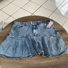 Brand New With Tags Girls Size 17 Soft Denim. Medium Wash Color Zipper And Button For Closure Length17” Waist 19” Any Questions Please Let Me Know Blossom Costume, Gf Outfits, Ruffle Denim Skirt, Blossom Costumes, Sarcastic Clothing, Birthday Clothes, Yellow Mini Skirt, Floral Wrap Skirt, Sunset Girl