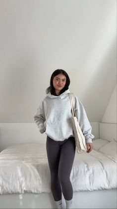 Uni Comfy Outfits, Outfit Ideas Everyday Winter, Cold Leggings Outfit, Comfy Gym Fits, Gym Winter Outfits For Women, Cozy Clean Girl Outfits, Clean Girl Comfy Outfit, Outfit With Leggings Winter, Cute Comfy Outfits Winter