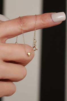 Tiny Heart Bracelet, Gold Minimalist Jewelry, Pretty Jewelry Necklaces, Classy Jewelry, Minimal Jewelry, Jewelry Lookbook, Minimalist Bracelet, Tiny Heart, Fancy Jewelry