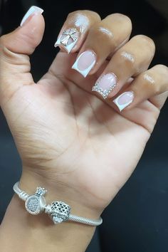 Nails For Gold Rings, White Cute Acrylic Nails, Cute White Birthday Nails, Nails To Get For Your Birthday, Short French Tip Freestyle Nails, Soft White Nails With Designs, Xmas Nail Designs Short Nails, Short Inspo Nails, Nails Short Acrylic Designs