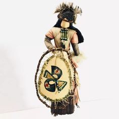 Original Signed 1988 Helen Harmon Corn Husk Native American Style Doll “ The Hoop Dancer “ Title & Signature Are Hand Written On Paper Hidden In Her Skirt Not Mass Produced, Each Doll Is Hand Tied Made Of Corn Husks- Never Using Wires Or Fill, Each Piece Is An Original & Rare Design - One Of Helen’s Dolls Adorned The White House Christmas Tree & This Commissioned Work Is Now In The Smithsonian Institution Our Dancer Has A Beaded Necklace, Head Feathers, & Dangling Beads On Her Hoop Her Delicate Fringed Skirt Is Cream & Coral Colors This Doll Is Being Sold “As Is As Found” Condition, And Is Non Returnable. Please Study Pictures Carefully As They Are Part Of The Listing White House Christmas Tree, Corn Husks, Corn Husk Dolls, Coral Colors, White House Christmas, Study Pictures, Corn Husk, Native American Style, Smithsonian Institution