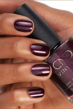 #Pantone #Eggplant #2024/2025 #A/W #Fashion #Color Plum Chrome Nails, Shades Of Purple Nails, Plum Nails, Chrome Nails Designs, Nagel Tips, Cute Gel Nails, Dipped Nails, Fancy Nails