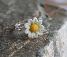 White Flower Ring For Spring Gift, White Flower Ring For Spring, Spring White Flower Ring As A Gift, Spring White Flower Shaped Ring, Spring White Flower Ring, Handmade Adjustable White Rings, Handmade White Flower Ring For Spring, Dainty White Flower Ring, White Handmade Flowers Jewelry For Spring