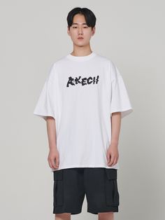 Editor's notesOverfit Embo Half T-shirt by AKECII is made of 100% cotton and features a relaxed fit and a drop shoulder pattern, allowing for comfortable wear and an oversized look. The logo is printed on the front using an embossed foam printing technique, creating a raised effect.- Logo printed on the front- Over fit- Ribbed neckline- Drop shoulder- Unisex available- Versatile itemMeasurements(in.)M / L- Length: 31.10 in. / 31.89 in.- Shoulder: 23.23 in. / 25.59 in.- Chest: 24.02 in. / 25.98 i White Drop Shoulder T-shirt With Graphic Print, White Boxy Fit T-shirt With Letter Print, White Boxy Fit T-shirt With Text Print, White Boxy Fit Urban T-shirt, White Boxy Fit T-shirt With Graphic Print, Cotton Drop Shoulder T-shirt With Text Print, Cotton T-shirt With Letter Print And Drop Shoulder, Cotton Letter Print T-shirt With Drop Shoulder, White Boxy Fit T-shirt With Logo Print