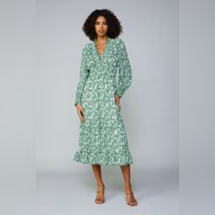 Current Air Botanical Jacquard Smocked Midi Dress Size Medium. Brand New With Tags, Never Been Worn, No Flaws! Tiered Midi Dress With Green And White Botanical Print. 100% Polyester. Tiered Midi Dress, Jacquard Dress, Green Midi Dress, Tennis Clothes, Green Print, Romper Dress, Tier Skirt, Womens Clothing Stores, Girly Outfits