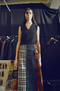 Punk Kilt, Kilt Skirt Outfit Women, Kilt Fashion, Kilt Outfits Women, Scottish Skirt Outfit, Tartan Skirt Outfit, Scottish Skirt, Le Kilt, Tartan Clothing