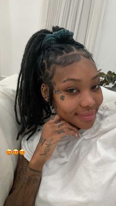 Summer Walker Locs, Summer Walker Tattoos, Medusa Piercings, Short Hair Twist Styles, Queen Summer, Masc Women, Summer Walker, Medusa Piercing, Alt Girls