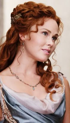 Greek Hairstyles Goddess, Anna Hutchison, Greek Goddess Hairstyles, Roman Hair, Roman Hairstyles, Greek Hair, Celebrity Yearbook Photos, Vintage Hairstyles Tutorial, Celebrity Yearbook