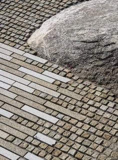 an image of a brick sidewalk that looks like it's made out of bricks