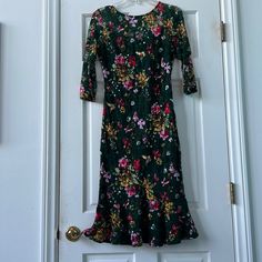 Beautiful, Stretchy Lace, Green Floral, Dress, Size Medium. 3/4 Sleeves Gold Midi Dress, Fitted Knit Dress, Retro Style Dress, Floral Dress Formal, Dresses Green, Boho Midi Dress, Red Dress Women, Embroidered Midi Dress, Red Dress Boutique