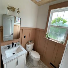 Peach bathroom idea with panelling Half Wood Panel Walls Bathroom, Peach Toilet Bathroom, Bathroom Peach Color, Orange Panelling, Peach Bathroom Walls, Terracotta Panelling Bathroom, Peach Bathroom Ideas, Bright Color Bathroom, Walls In Bedroom