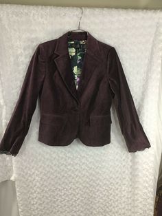 Size is 6 Plum purple. Velvet style jacket with single button and notched collar. Lace trim at sleeves and back hem. Flap pockets. Lined. Cuff has a slit to show off lace trim. Please see measurements for best fit: Pit to pit is 18” Sleeve Length.....23” Length is 22” New with tag. Shell: 66% Cotton, 34% Rayon. Lining: 100% Polyester. Dry clean. Made in Indonesia. Please feel free to ask any questions:) Ann Taylor Outfit, Smart Casual Blazer, Velvet Style, Stylish Eve, Summer Work Outfits, Taylor Dress, Velvet Fashion, Career Wear, Purple Velvet