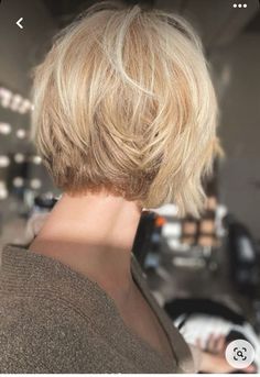 Bob Hairstyles No Bangs, Neck Short Hair, Haircut Ideas For Fine Hair, Hairstyles No Bangs, Ideas For Fine Hair, Bangs Aesthetic, Razor Cut Bob, Short Haircut Ideas, No Bangs