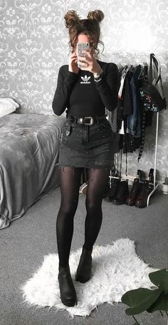 Grunge Looks, Fishnet Leggings, Grunge Look, Hipster Outfits, Rock Punk, Looks Black, Outfit Trends, Trend Fashion, 가을 패션