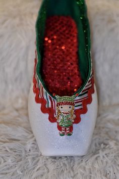 This pointe shoe is cute and festive. A perfect Christmas gift your your ballerina. Christmas Pointe Shoes, Decorated Pointe Shoes, Ballet Aesthetic, Pointe Shoe, Christmas Shoes, Pointe Shoes, Christmas Elf, Perfect Christmas Gifts, Perfect Christmas