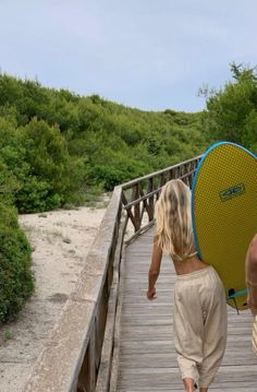 Surfing Aesthetic Outfit, Surfer Outfit Aesthetic, Australia Aesthetic Outfit, Surf Aesthetic Outfit, Beach Bum Aesthetic, Surfer Girl Aesthetic, Surfer Outfit, Surfer Girl Outfits, Surfer Aesthetic