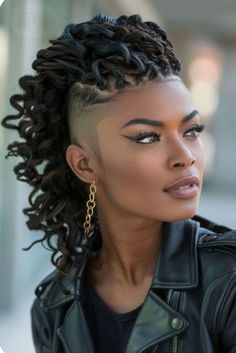 Braids For Mohawk Black Women, Locs With Faded Sides Women, Braids With Mohawk Hairstyles, Mohawk Crochet Hairstyles, Crochet Braids Shaved Sides, Mohawk Locs For Women, Dredlocs Style Woman, Locs Shaved Sides, Crochet Braids With Shaved Sides