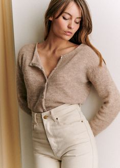 Soft-touch jumper;Round neckline;Mother-of-pearl effect buttons;Wear as a jumper with back opening or as a cardigan with front opening;Rib knitting;Length from the shoulder: 56 cm / 22 in (for a S) Sezane Gaspard, Gaspard Cardigan, Best Cardigans, Style Parisienne, Baby Alpaca, Black Cardigan, Parisian Style, Light Beige