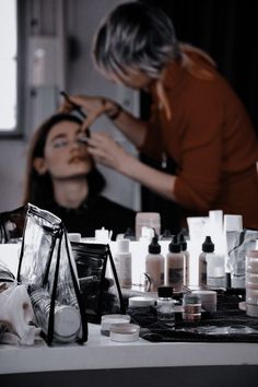 Makeup Artist Aesthetic Job, Make Up Artist Job Aesthetic, Makeup Artist Photoshoot, Makeup Artist Aesthetic, Makeup Artist Career, Makeup Artist Branding, Cosmetology School, Branding Photoshoot Inspiration