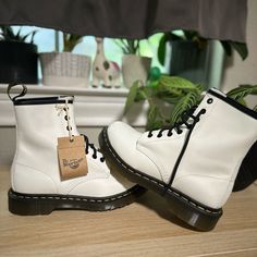 Brand New Doc Martin Boots! White Docs, Doc Martin Boots, Doc Martins Boots, Dr Martens White, Doc Martin, Martin Boots, Dr Martens Shoes, Shoes White, Moto Boots