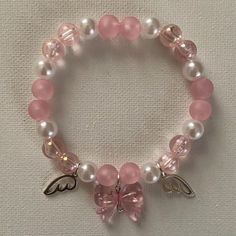 Bracelets Made By Hand, Aesthetic Pink Bracelet, Bracelet Beads Ideas Handmade Jewelry, Kawaii Bracelet Diy, How Many Beads For A Bracelet, Trending Handmade Items, Pretty Bracelets Diy, Pearl Bracelet Ideas Diy, Handmade Bracelets Aesthetic