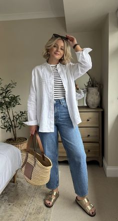 Green Linen Button Up Shirt Outfit, Plus Size Transitional Outfits Summer To Fall Casual, Tunic Style Outfits, Jeans And Linen Shirt Outfit, Wide Leg Jean Summer Outfit, Errands Day Outfit, Older Woman Style Over 50, Spring 2024 Teacher Outfits, Cool Mum Aesthetic